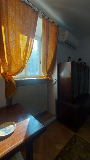 Apartament cu 5 camere decomandat în P-ța Unirii