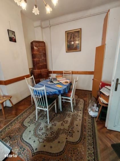 Casă cu 7 camere cu Teren 65 Mp în Centrul Civic