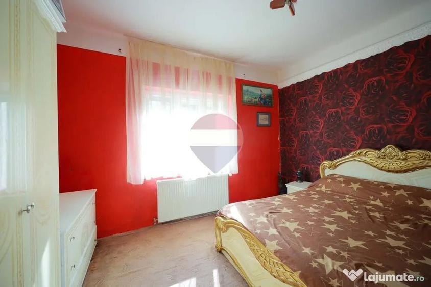 Casă cu 4 camere cu Teren 620 Mp în Santăul Mare