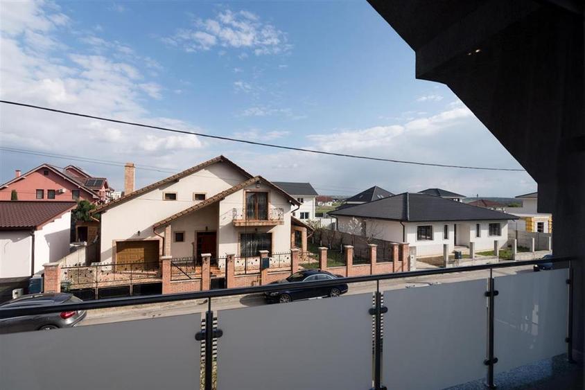 Casă individuală cu 3 camere cu Canalizare în Sânmartin