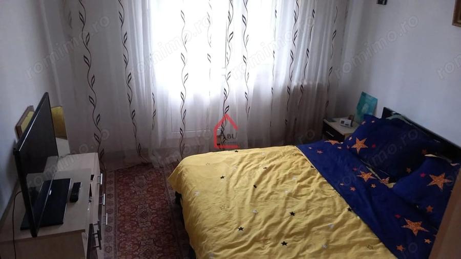 Apartament cu 3 camere decomandat în Filiași