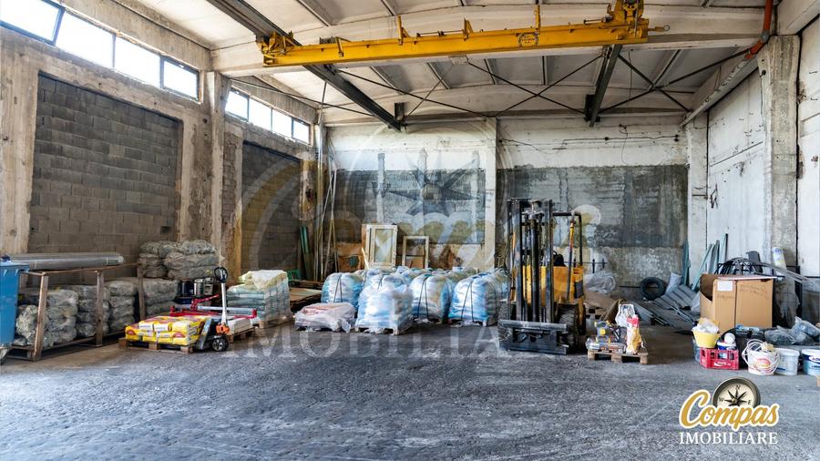 Spațiu industrial, de 1,800 mp, în Roman