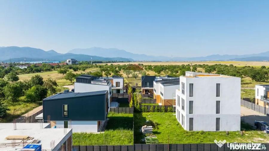 Casă cu 4 camere cu Teren 538 Mp în IAR