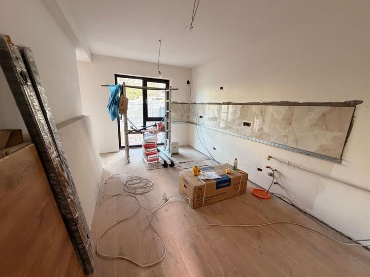 Casă individuală cu 4 camere cu Canalizare în Ozana