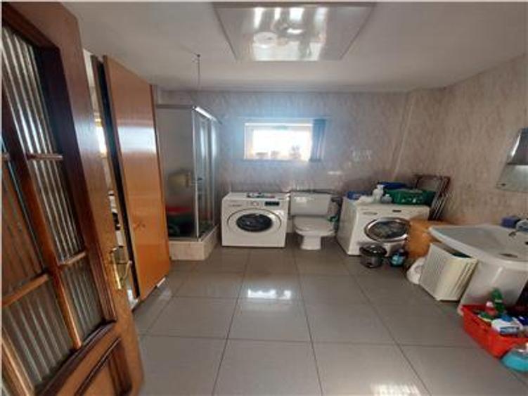 Casă individuală cu 4 camere cu Canalizare în Central