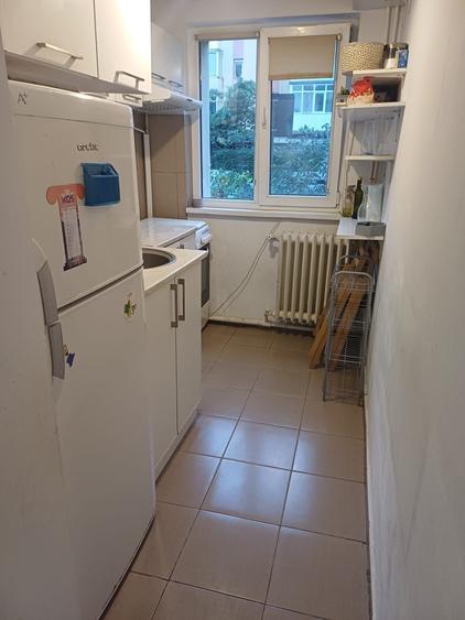 Apartament cu 2 camere semidecomandat în Craiovița Nouă