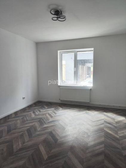 Casă cu 6 camere cu Teren 1000 Mp în Central