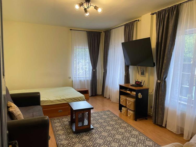 Garsonieră decomandată, mobilată în Central