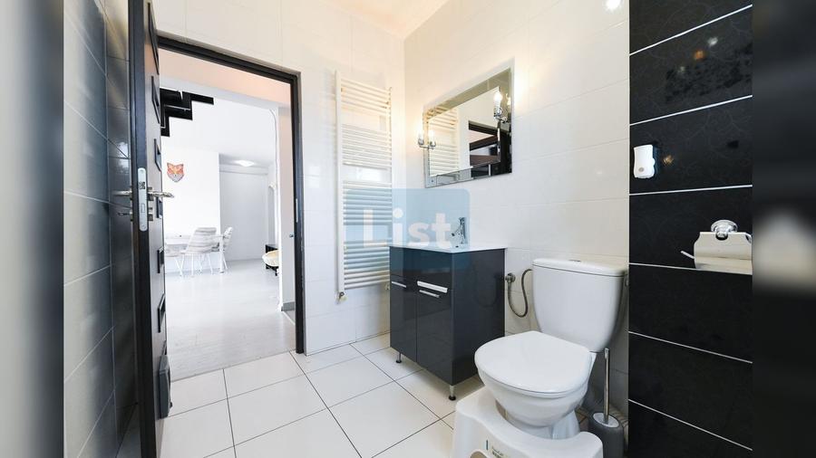 Apartament cu 3 camere semidecomandat în Florești