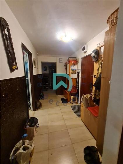 Apartament cu 3 camere decomandat, mobilat în Uzina 2