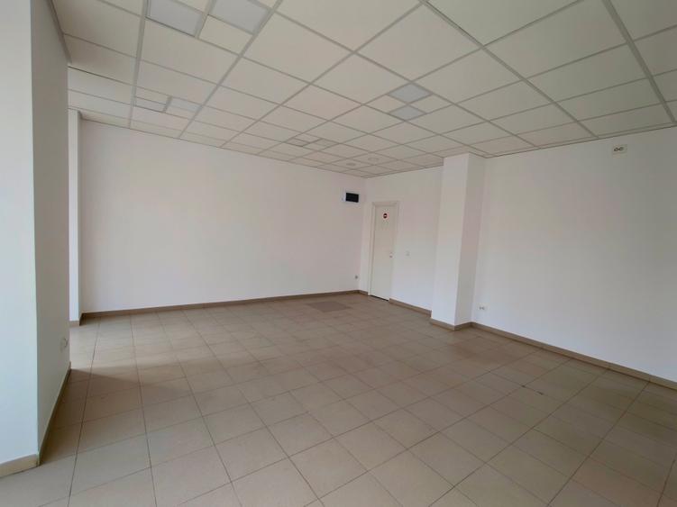 Spațiu comercial, de 71.599998474121 mp, în Valea Ialomiței