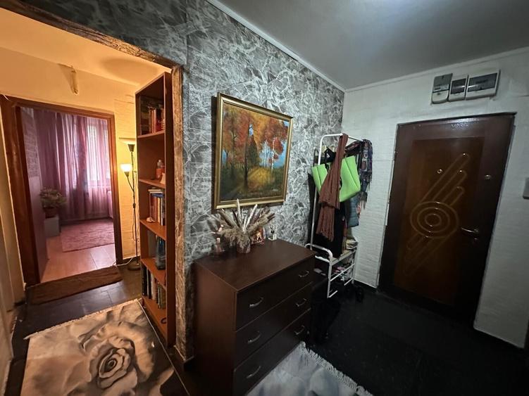 Apartament cu 3 camere decomandat în Drumul Taberei