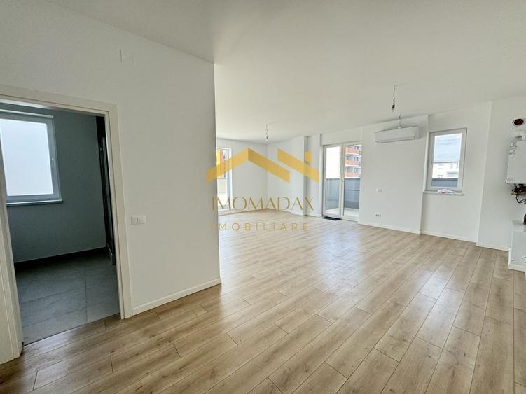 Penthouse cu 3 camere decomandat în Aradului