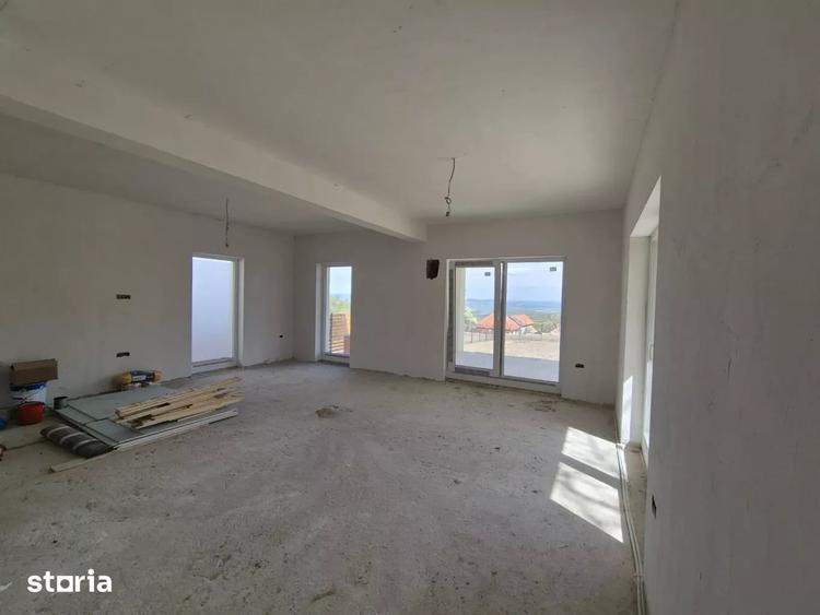 Casă individuală cu 5 camere cu Canalizare în Borhanci