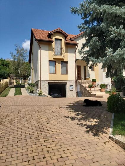 Casă cu 4 camere în Central