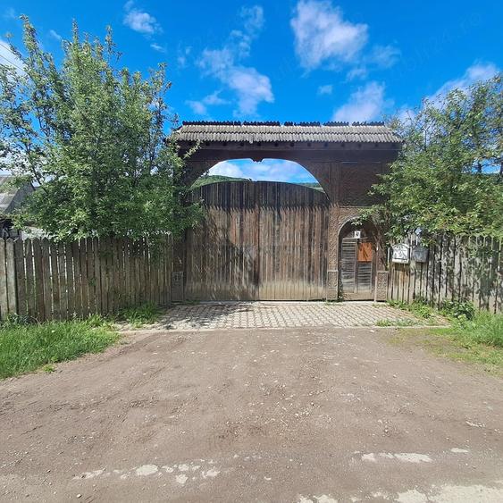 Casă cu Teren 2200 Mp în Central