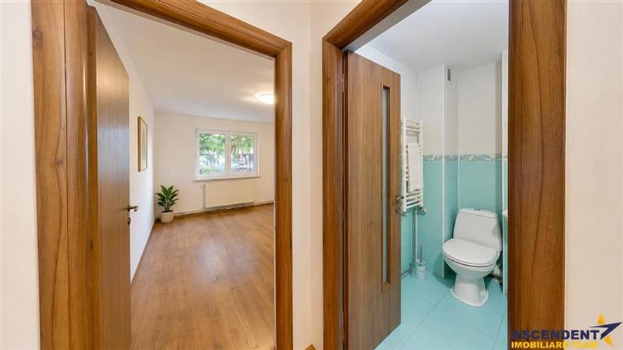 Apartament cu 3 camere decomandat, mobilat în Tractorul