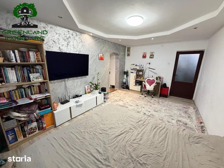 Apartament cu 3 camere în Podu Roș