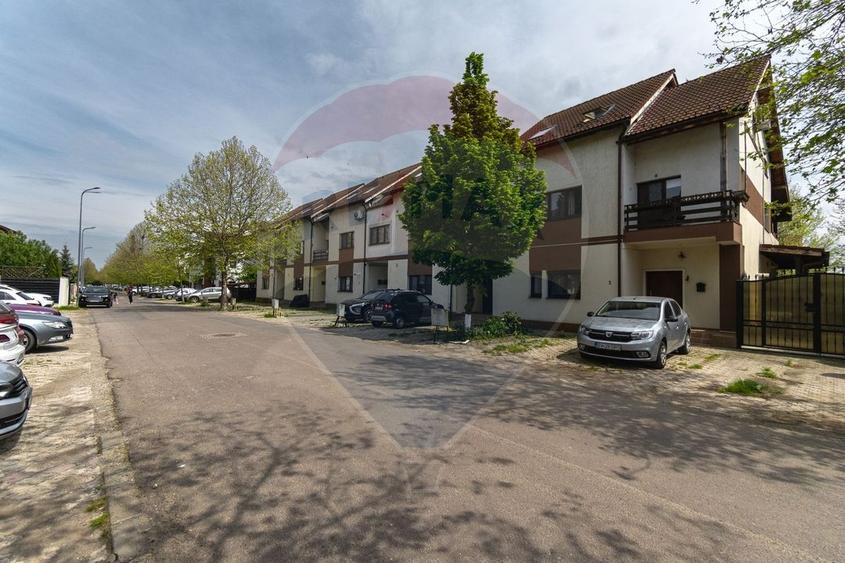 Apartament cu 3 camere decomandat, mobilat în Sânpetru