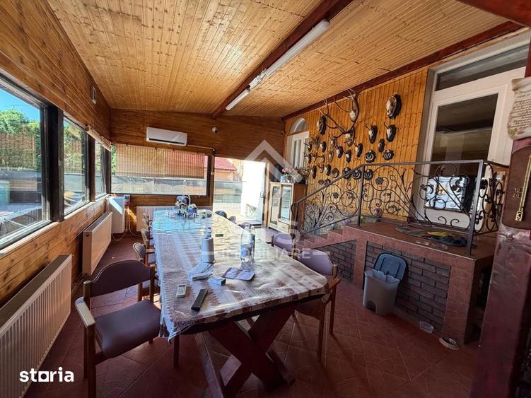 Casă cu 10 camere cu Teren 1400 Mp în Unirea