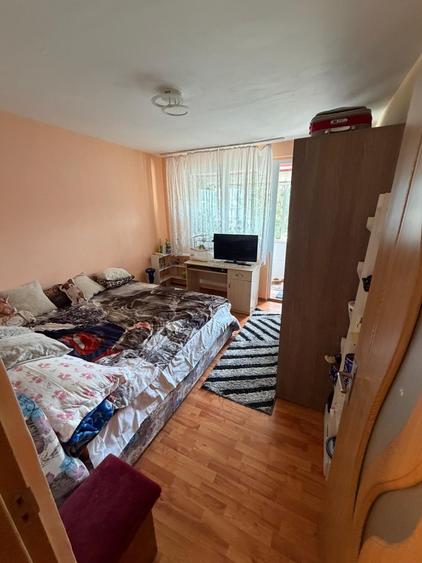 Apartament cu 4 camere semidecomandat în Tomis Nord