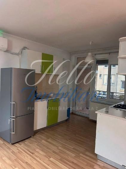 Apartament cu 3 camere semidecomandat în Florești
