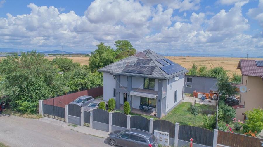 Casă cu 4 camere cu Teren 605 Mp în Central
