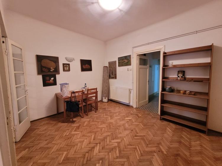 Apartament cu 3 camere semidecomandat în Gara de Nord