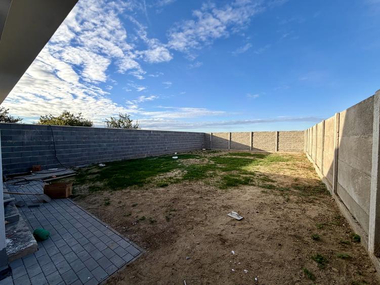 Duplex cu 3 camere cu Canalizare în Sânandrei