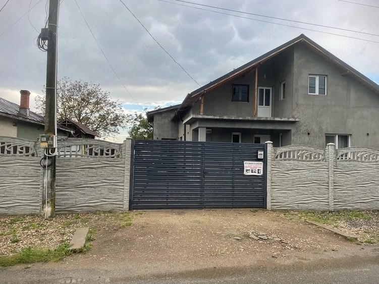 Casă cu Teren 2000 Mp în Finta