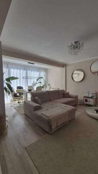 Apartament cu 3 camere decomandat, mobilat în Central