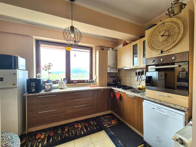 Tractoru, zonă liniștită de case, apartament spațios 3 camere cu garaj - 8