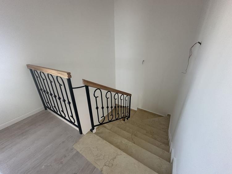 Casă individuală cu 4 camere cu Canalizare în Tunari