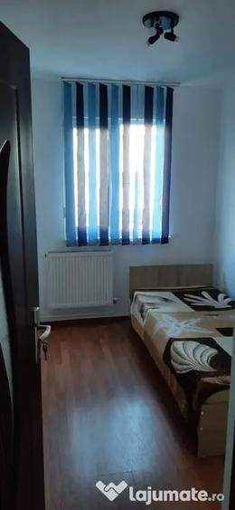 Apartament cu 3 camere semidecomandat în Malu Roșu