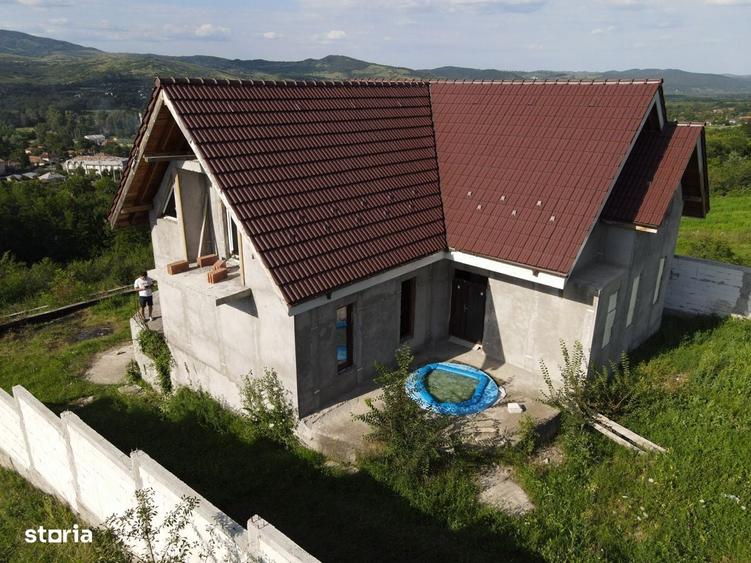 Casă cu 4 camere în Măgura