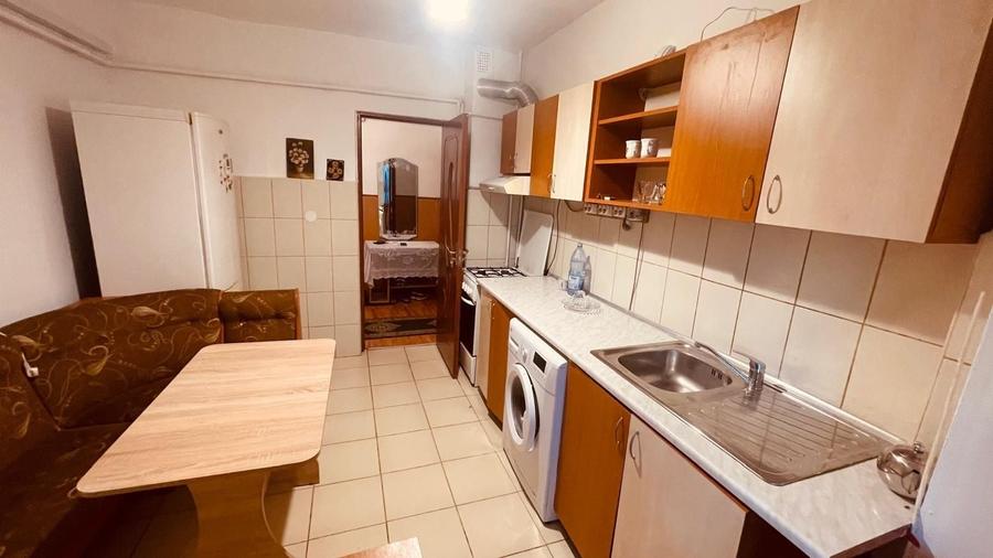 Apartament cu 3 camere nedecomandat în Păcurari