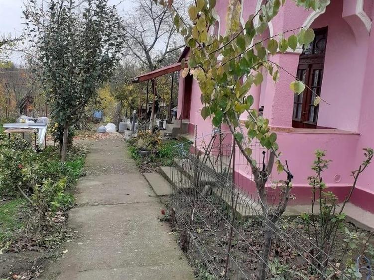 Casă individuală cu 2 camere cu Teren 2930 Mp în Valea Stanciului