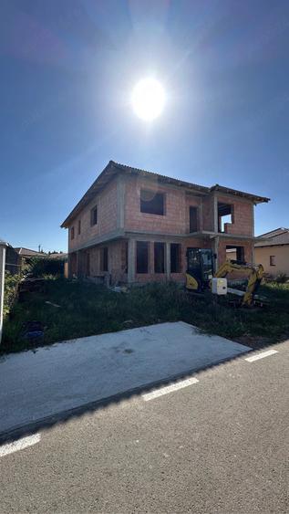 Casă cu 2 camere cu Teren 500 Mp în Exterior Vest