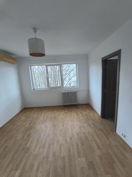 Apartament cu 2 camere semidecomandat în Malu Roșu