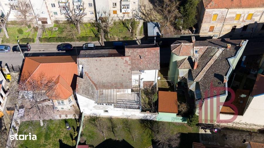 Casă cu Teren 240 Mp în Central