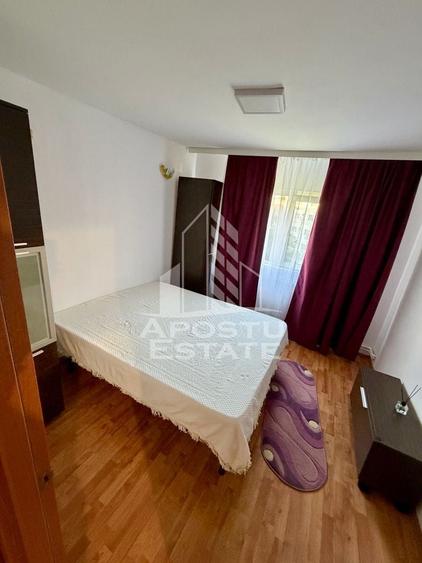 Apartament cu 3 camere semidecomandat, mobilat în Dâmbovița
