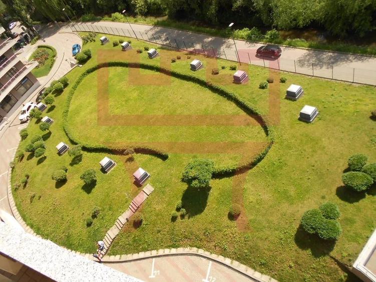 Apartament cu 3 camere semidecomandat în Plopilor