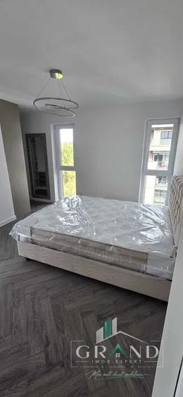 Apartament cu 3 camere semidecomandat, mobilat în Sopor