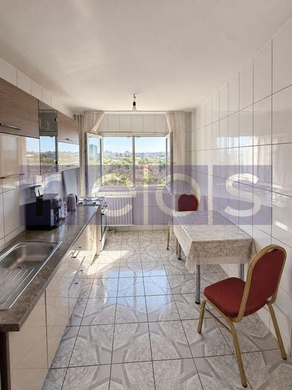 Apartament cu 3 camere decomandat, mobilat în Tei