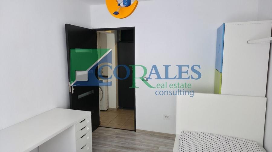 Apartament cu 3 camere decomandat, mobilat în Aradului