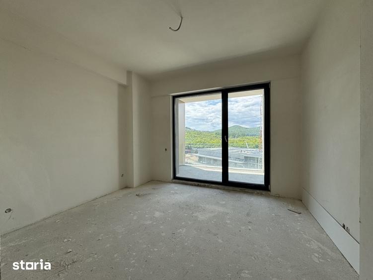 Apartament cu 3 camere semidecomandat în Florești — fotografia 1