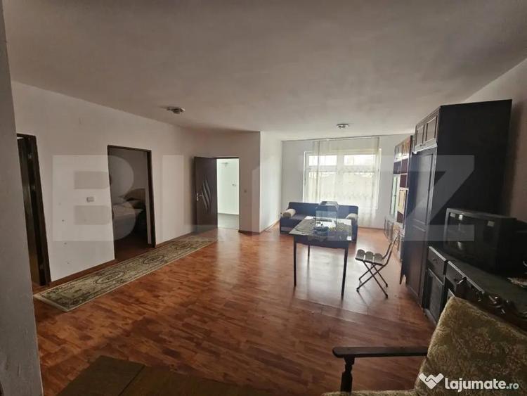Casă cu 7 camere cu Teren 451 Mp în Central