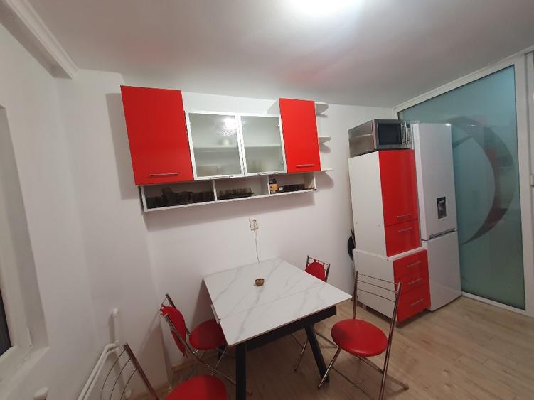 Apartament cu 3 camere decomandat în 1 Mai