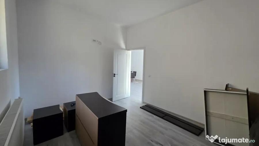 Casă cu 3 camere cu Teren 1890 Mp în Central