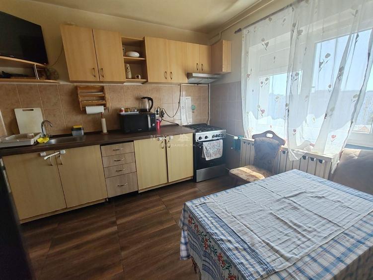 Apartament cu 3 camere decomandat în Sebastian